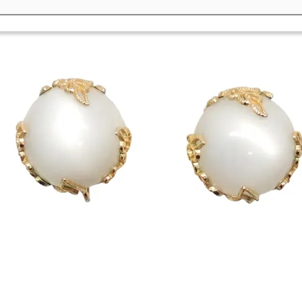Vintage Napier 1950 Goldtone White Monglow Clip Back Earring - Picture 2 of 5